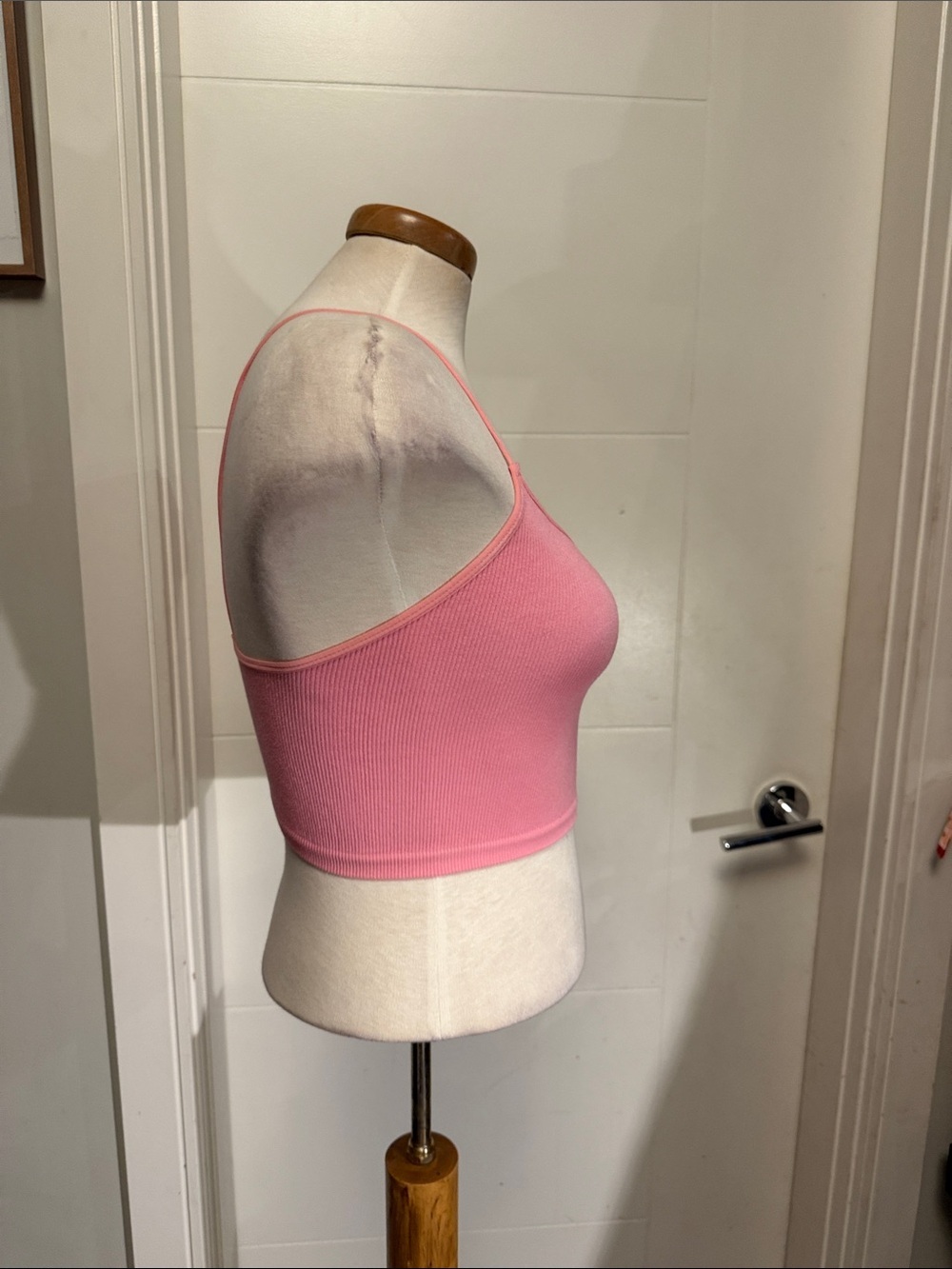 Pink Ribbed Cropped Tank Top With Spaghetti Straps - Picture 5 of 8